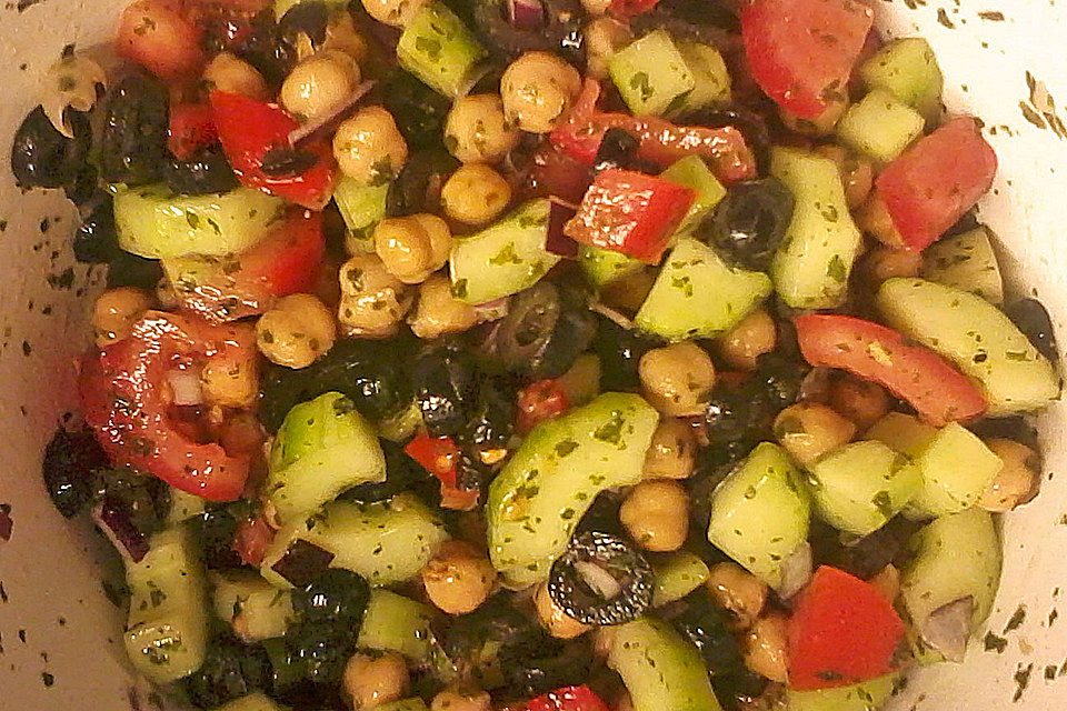 Kichererbsen-Oliven-Salat