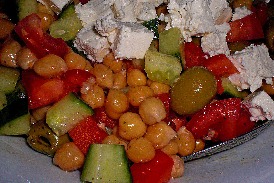 Kichererbsen-Oliven-Salat