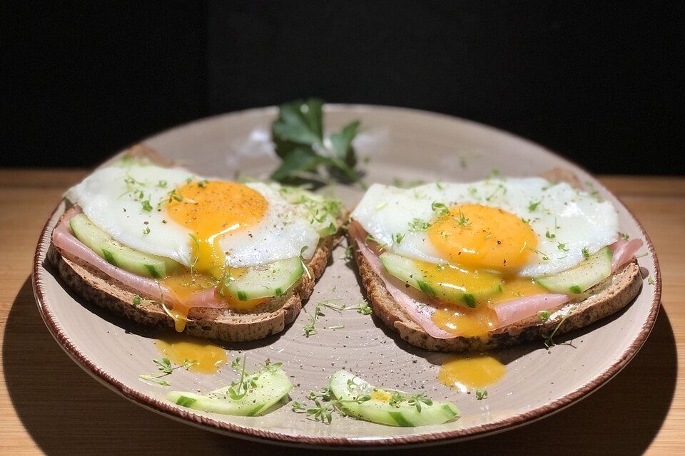 Schinken - Sandwich mit Spiegelei