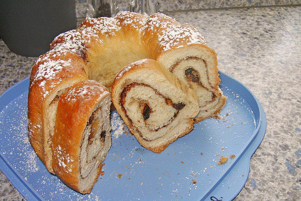 Kärntner Reindling mit  karamellisierter Zuckerkruste