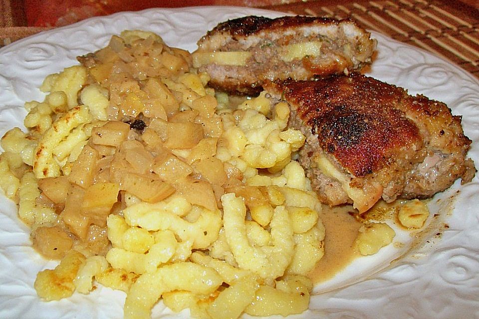 Gefüllte Schweineschnitzel mit Äpfeln