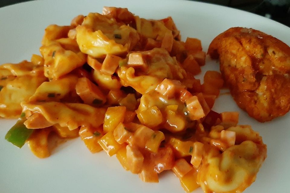 Tortellinisalat mit Hot - Chilisauce