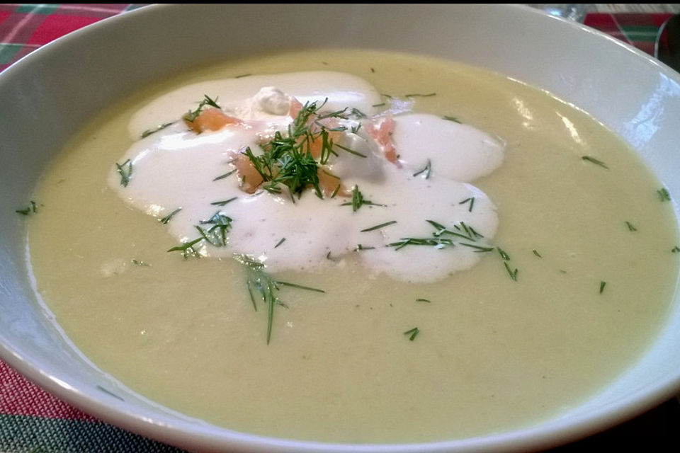 Lauchcremesuppe mit Räucherlachs