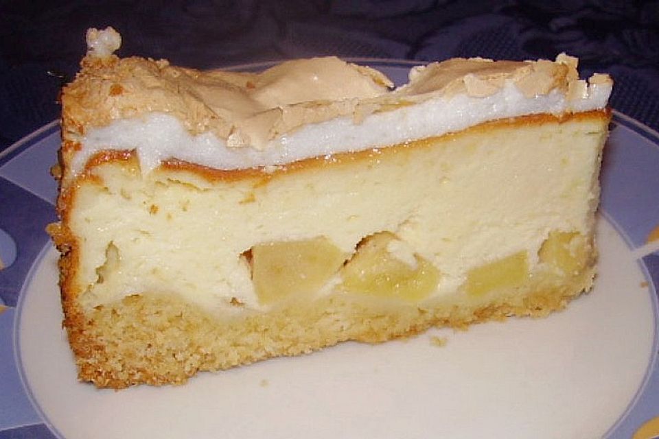 Tränender Käsekuchen mit Apfelfüllung