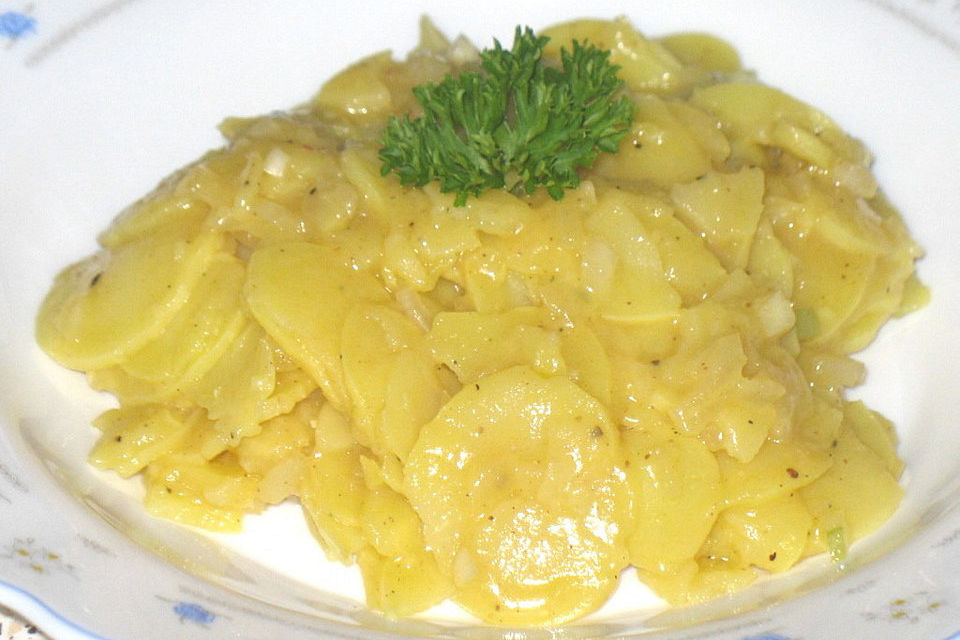 Warmer dänischer Kartoffelsalat