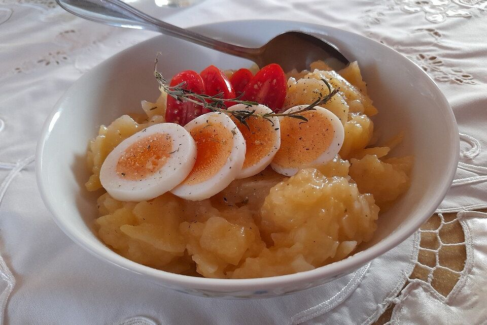 Warmer dänischer Kartoffelsalat