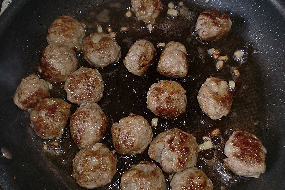 Fleischbällchen Stroganoff