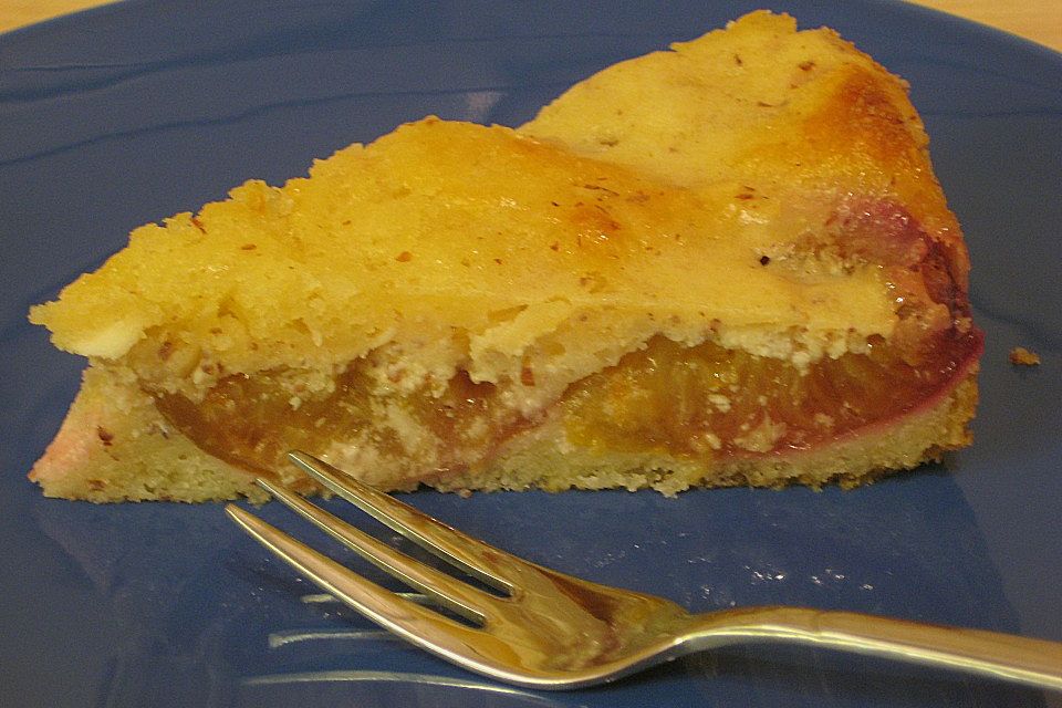 Zwetschgenkuchen mit Sahne - Mandelguss