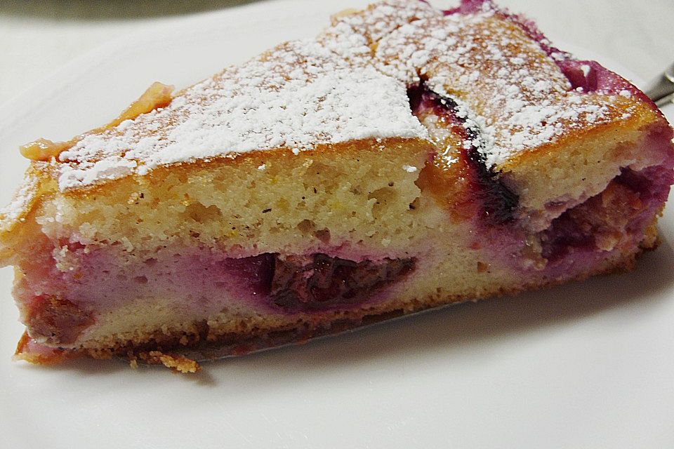 Zwetschgenkuchen mit Sahne - Mandelguss