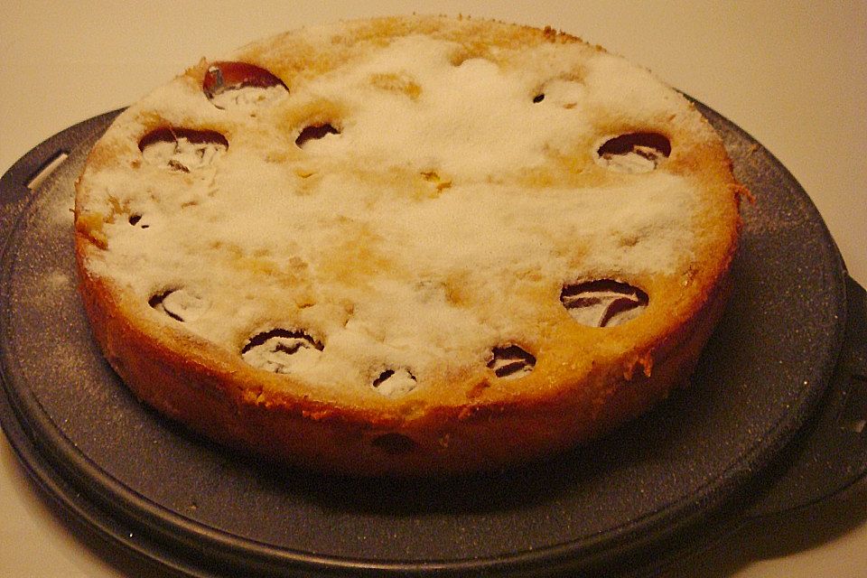 Zwetschgenkuchen mit Sahne - Mandelguss