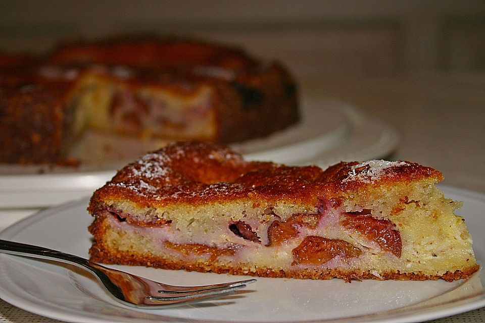 Zwetschgenkuchen mit Sahne - Mandelguss