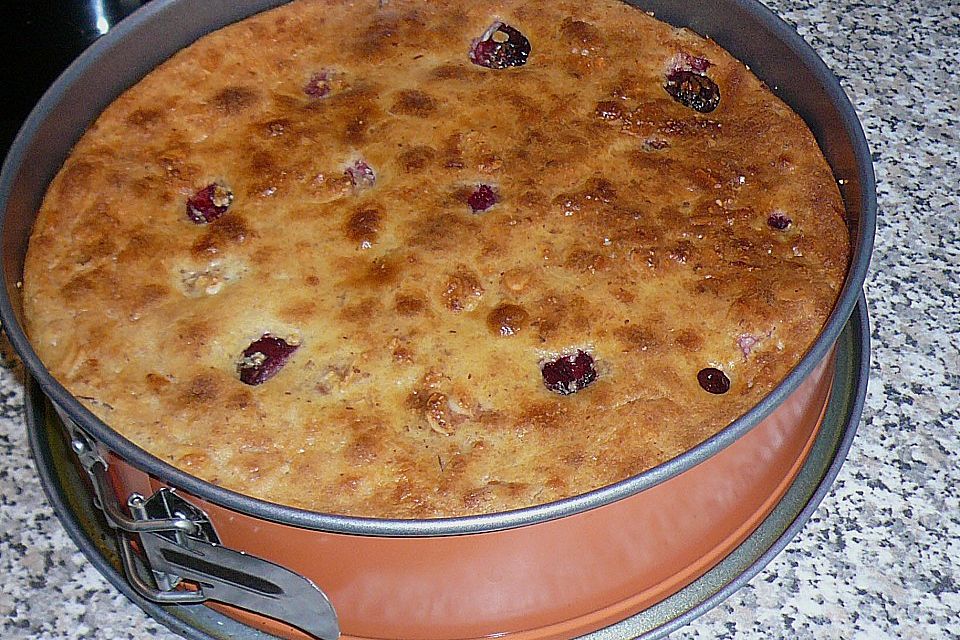 Zwetschgenkuchen mit Sahne - Mandelguss