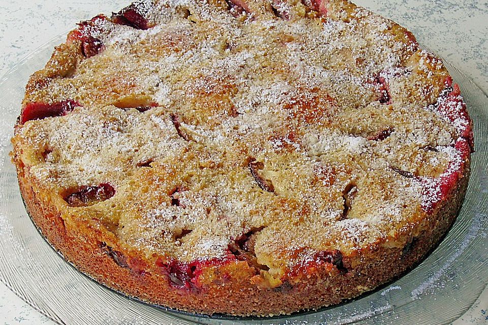 Zwetschgenkuchen mit Sahne - Mandelguss