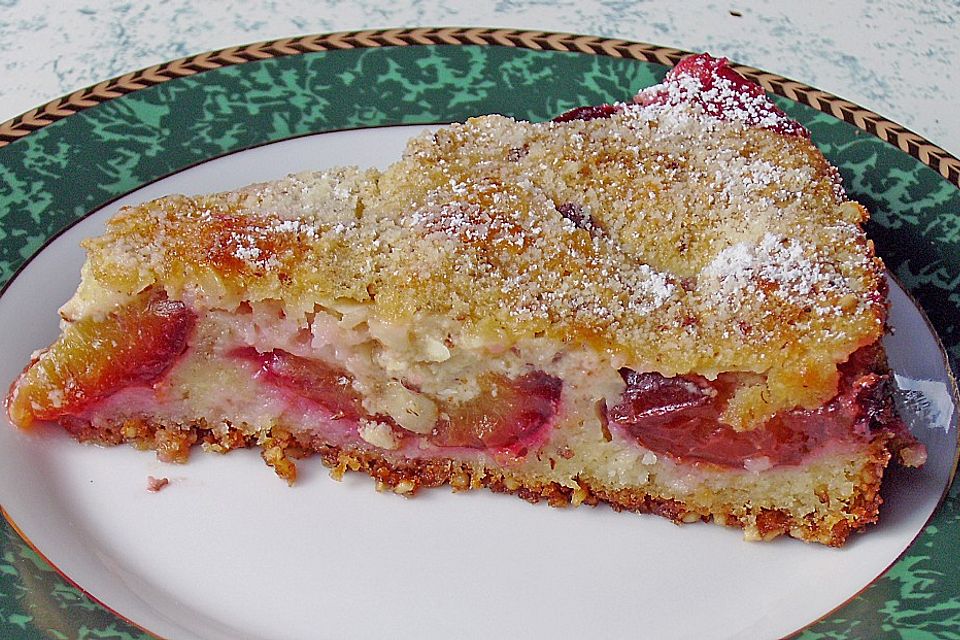 Zwetschgenkuchen mit Sahne - Mandelguss