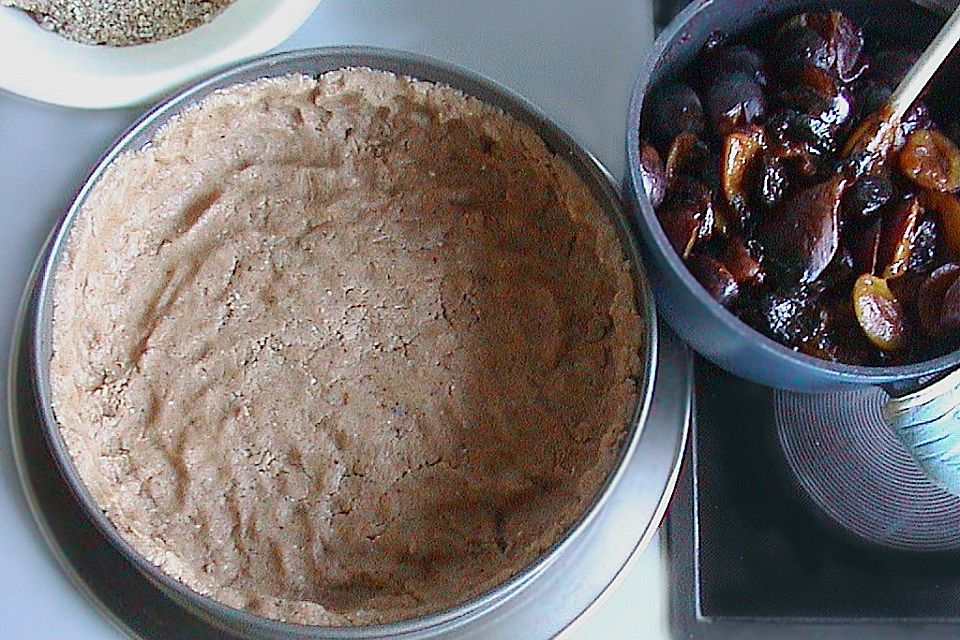 Zwetschgengrütze - Kuchen mit Mandelstreuseln