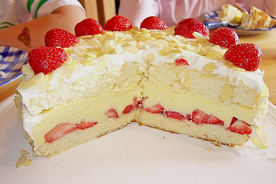 Amaretto - Erdbeer - Torte