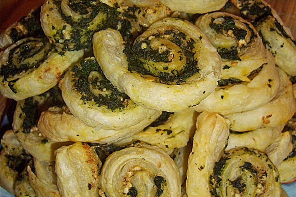 Blätterteig-Spinat-Schnecken