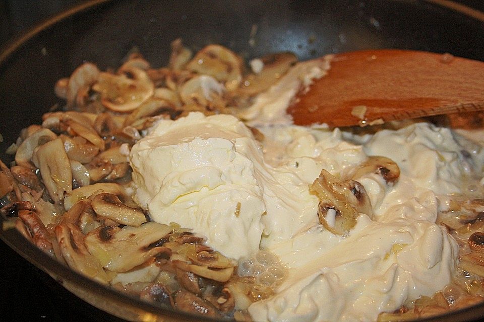 Champignons auf Spaghetti