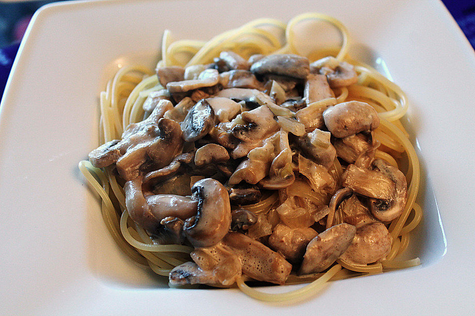 Champignons auf Spaghetti