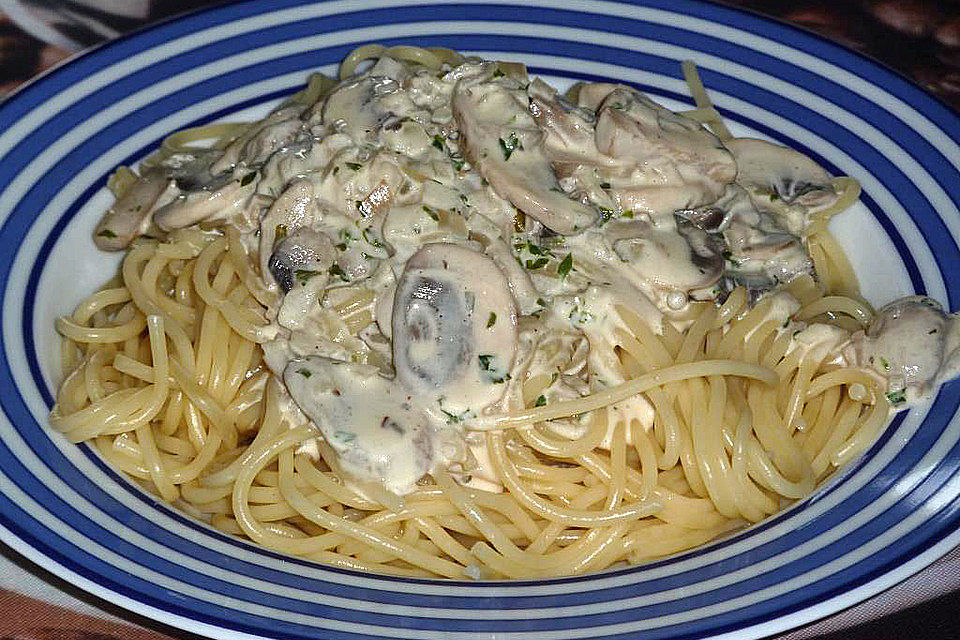 Champignons auf Spaghetti