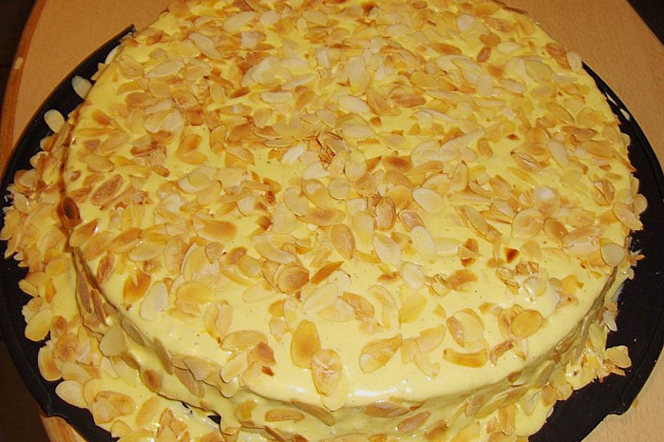 Schwedische Mandelcremetorte