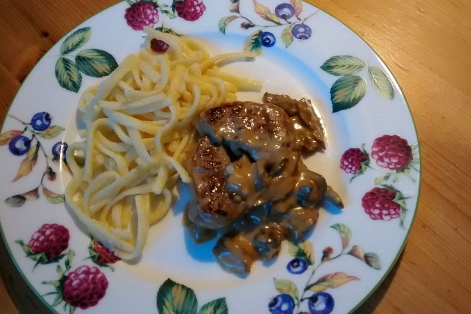 Schweinefilet mit Steinpilzsoße