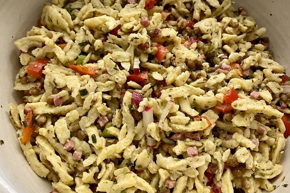 Herzhafter Spätzlesalat