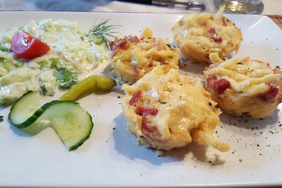 Spätzle - Muffins mit Salat