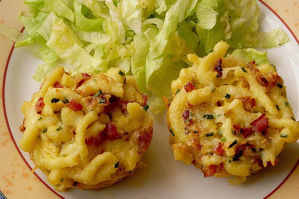 Spätzle - Muffins mit Salat