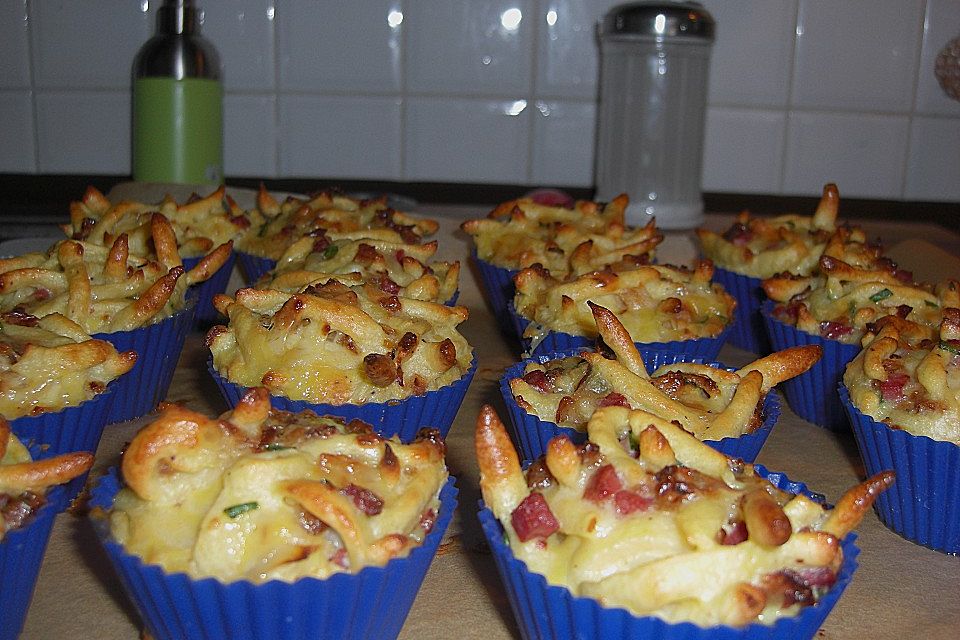 Spätzle - Muffins mit Salat