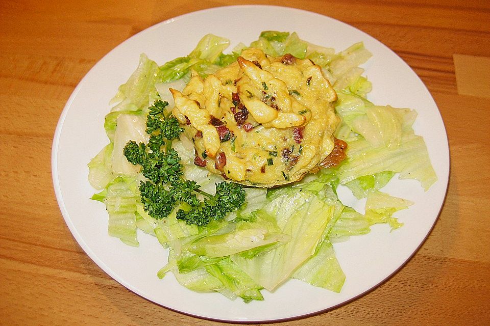 Spätzle - Muffins mit Salat