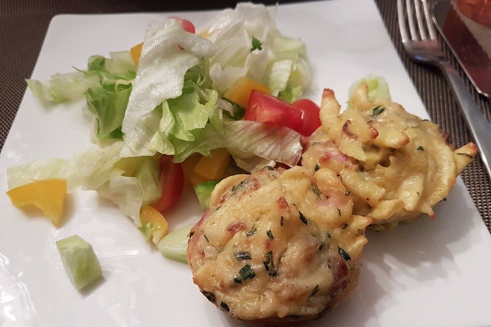 Spätzle - Muffins mit Salat