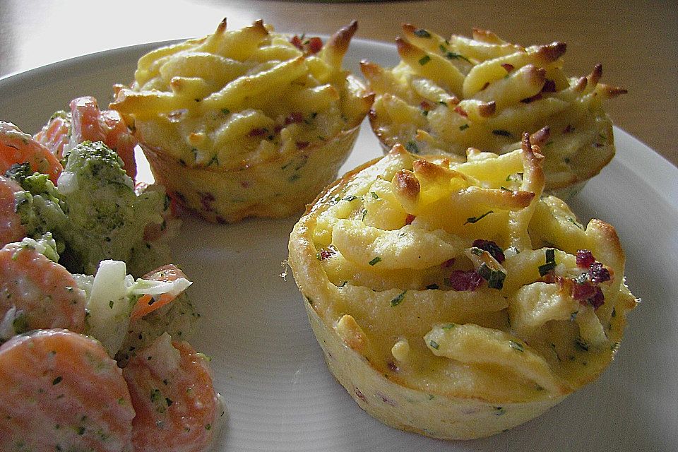 Spätzle - Muffins mit Salat