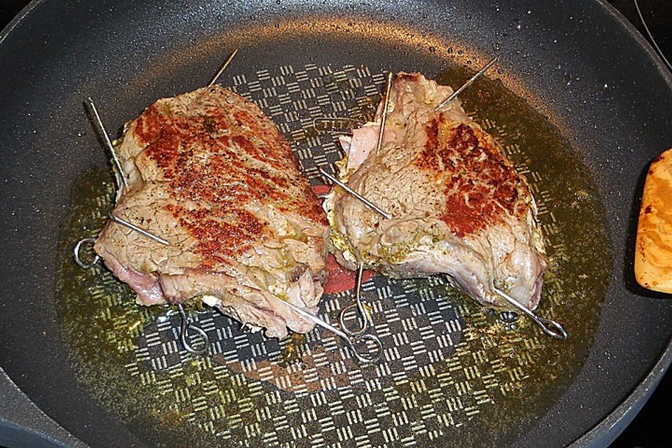 Gefüllte Schmetterlingssteaks mit  Pestokern