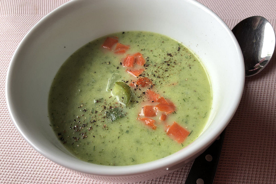 Gurkensuppe mit Dill