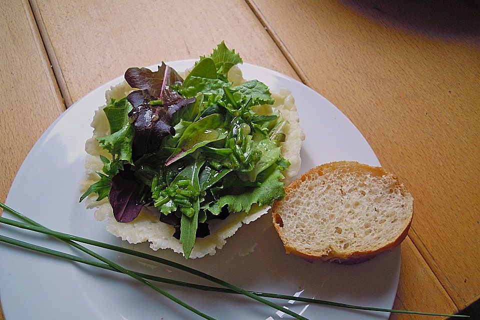 Dekorative Parmesankörbchen