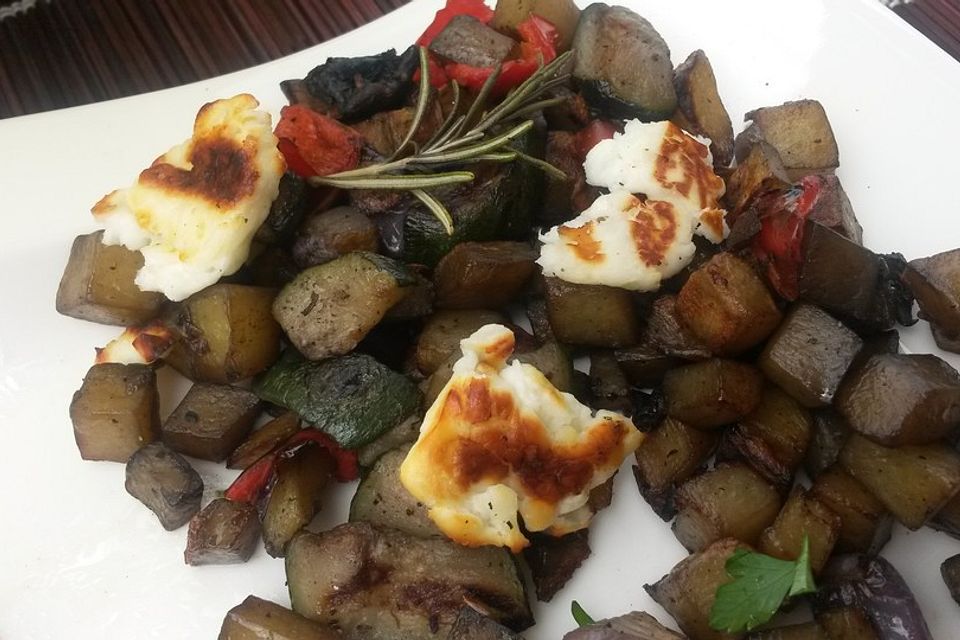 Mediterranes Ofengemüse mit Halloumi