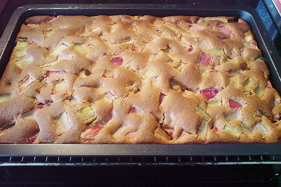 Rhabarberkuchen mit Marzipan