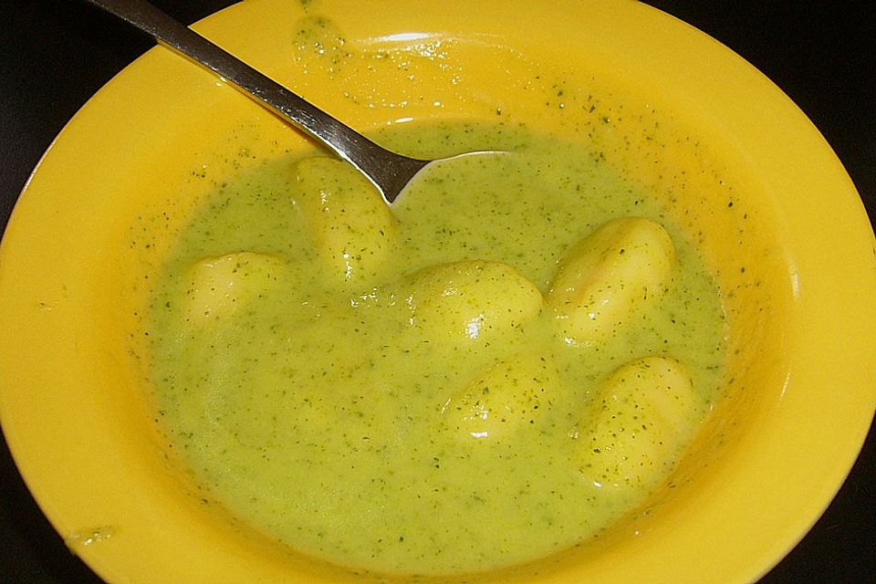 Zucchini - Cremesuppe mit Gnocchi