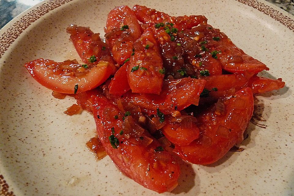 Gebackener Tomatensalat mit Schalotten