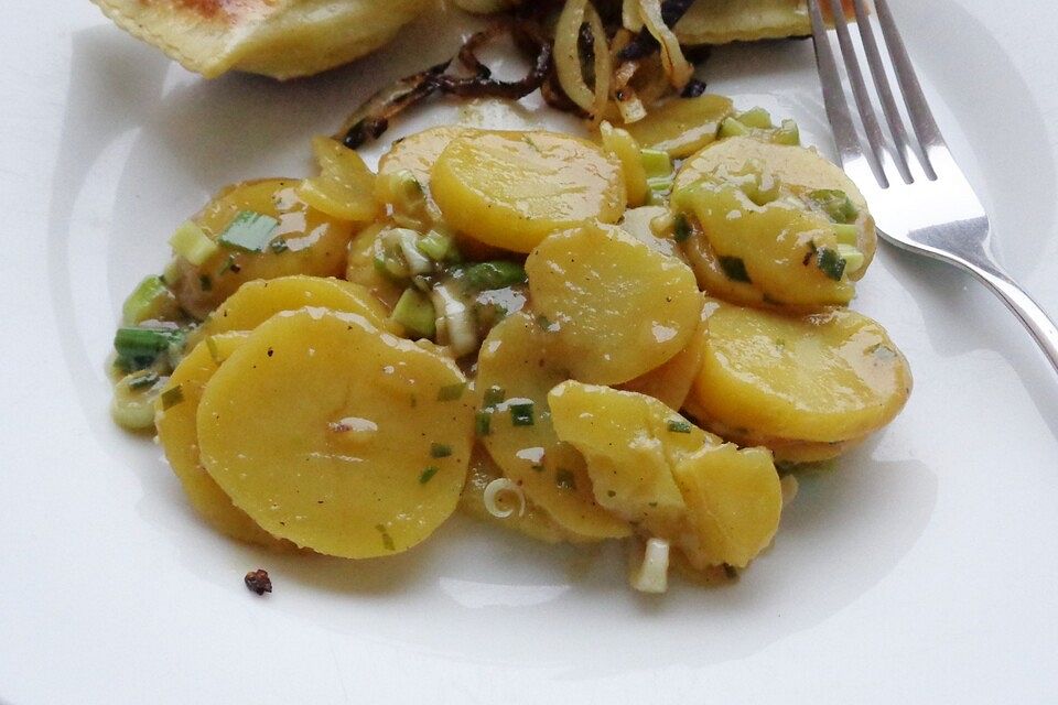 Kartoffelsalat mit Frühlingszwiebeln