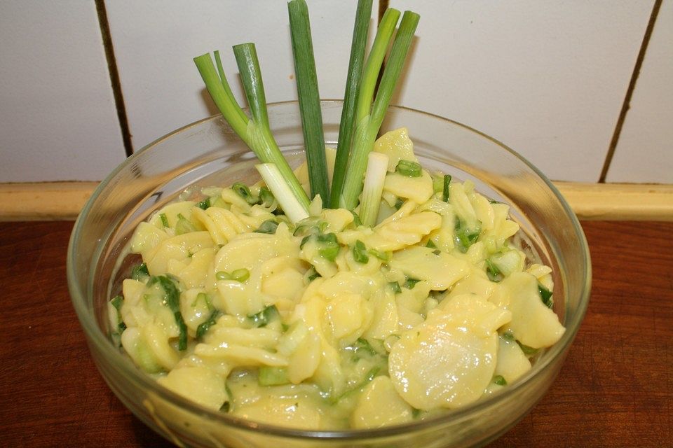 Kartoffelsalat mit Frühlingszwiebeln