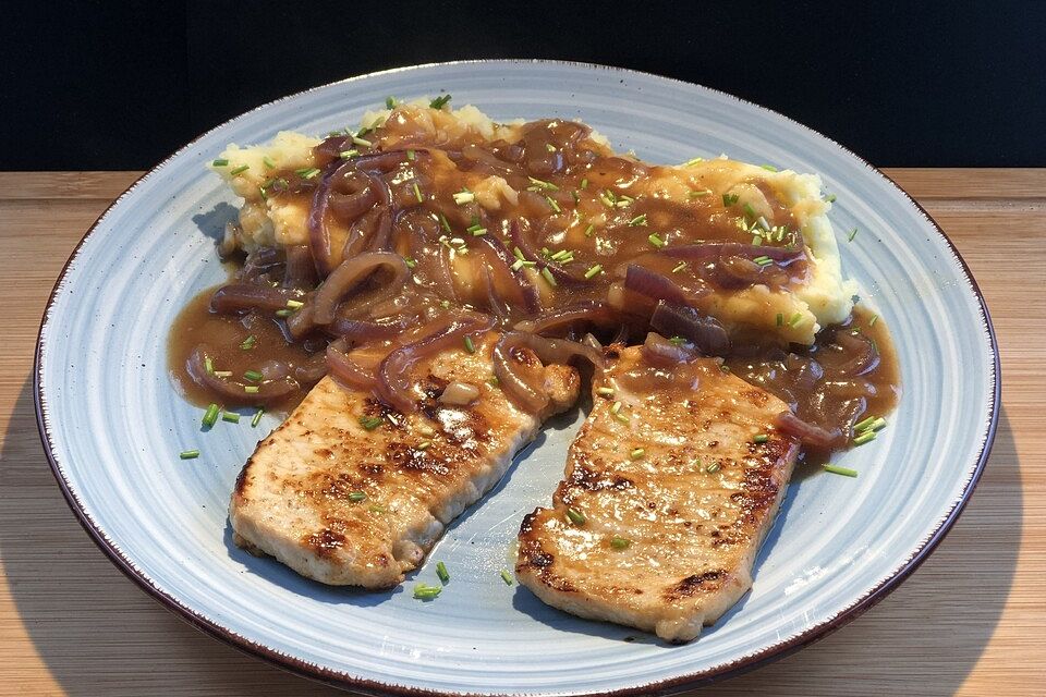 Minutensteaks mit Wiener Zwiebelsoße