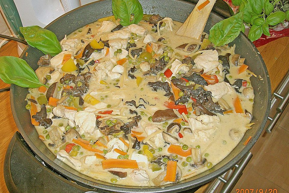 Rotes Hähnchencurry