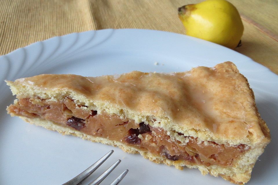 Gedeckter Quittenkuchen