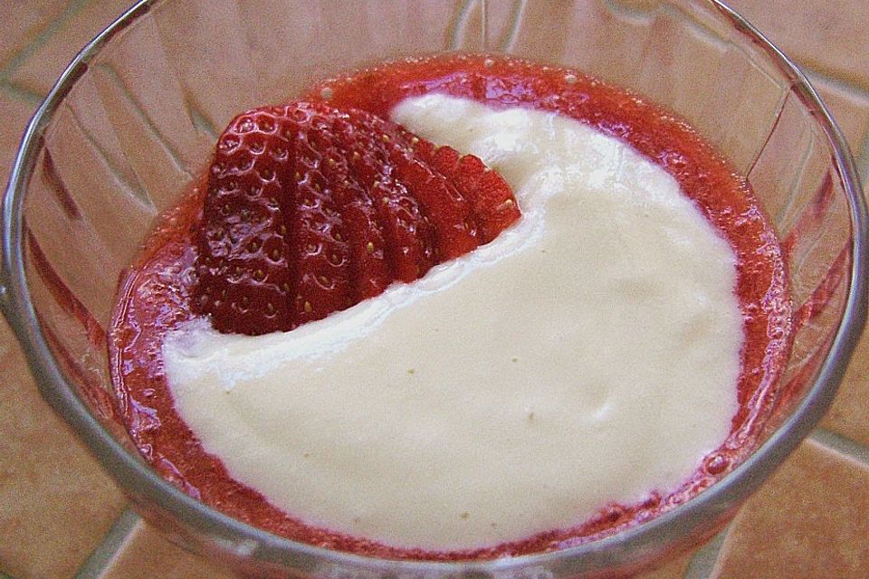 Weißer Schokoladentraum mit Erdbeeren