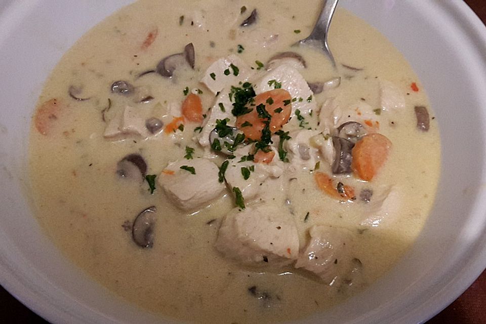 Scharfe Hühnersuppe in Kokosmilch