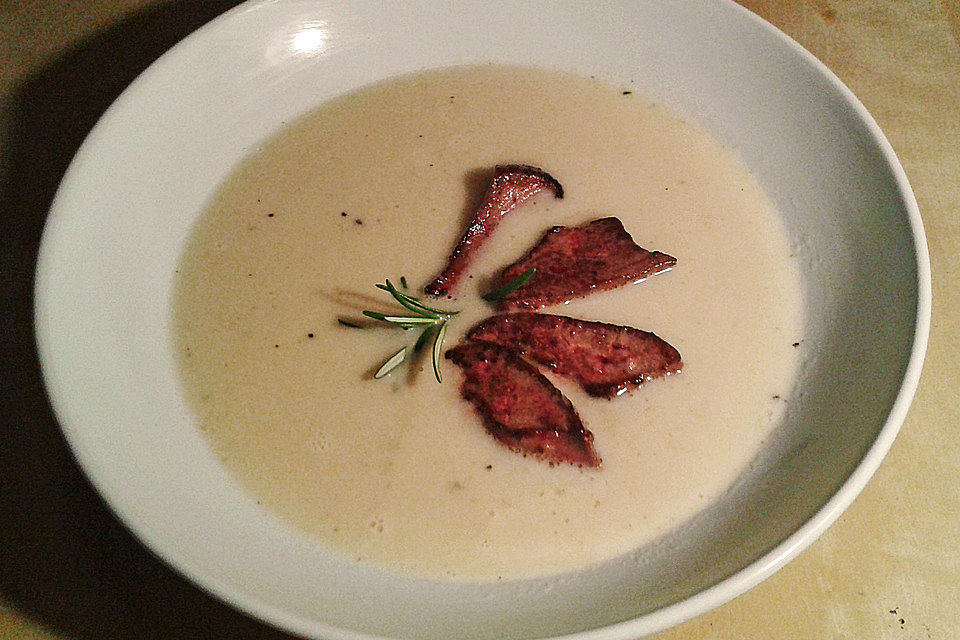 Rosmarinsuppe mit glasierter Entenleber