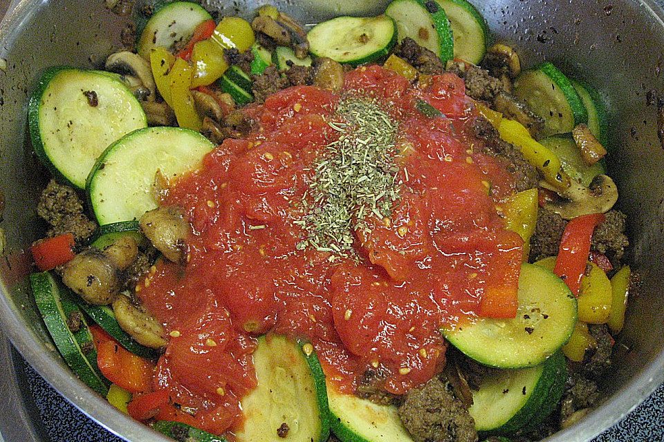 Hackpfanne mit Zucchini