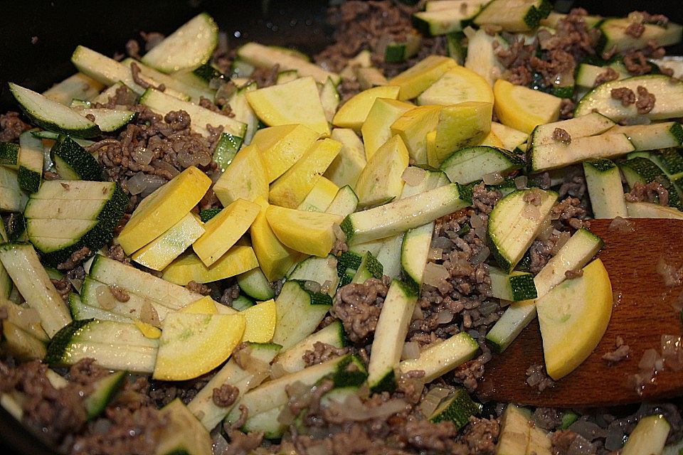 Hackpfanne mit Zucchini